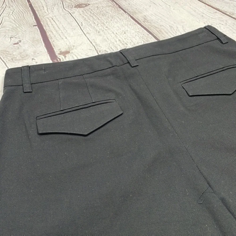 UEC theory black flat front shorts Midrise size 4